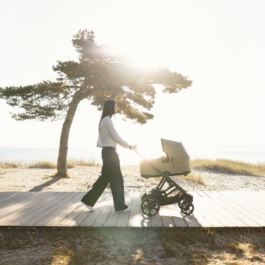 Thule Group Nähe bei jedem Schritt: Der neue Kinderwagen „Thule Charm 2 in 1“