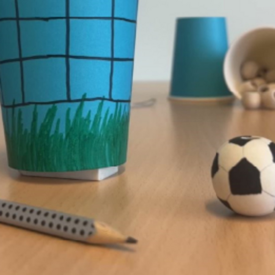 Basteltipp: Fußball-Becherfangspiel