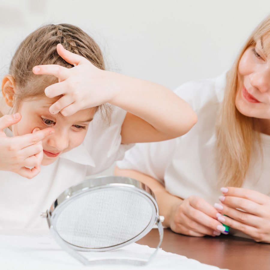 Shutterstock Wenn Kinderaugen im Schulalltag viel leisten müssen